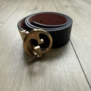 Gucci Authentic Black and Pink Reversible Leather Belt with Gold Buckle. Size 80